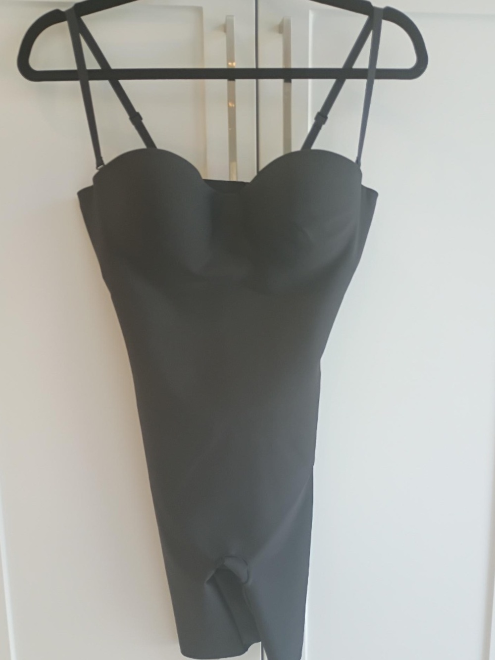 Skims Body Medium underwire mid thigh NWT